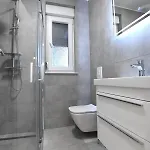 Garden Leoma With Free Parking! Apartman Zára