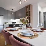 Garden Leoma With Free Parking! Apartman *