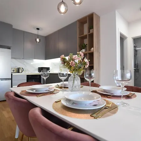 Garden Leoma With Free Parking! Apartament *