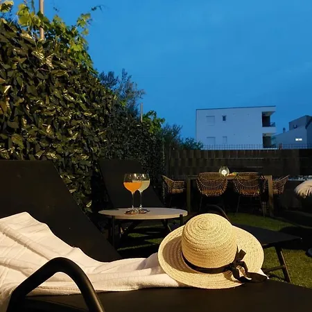 Garden Leoma With Free Parking! Apartament Zadar