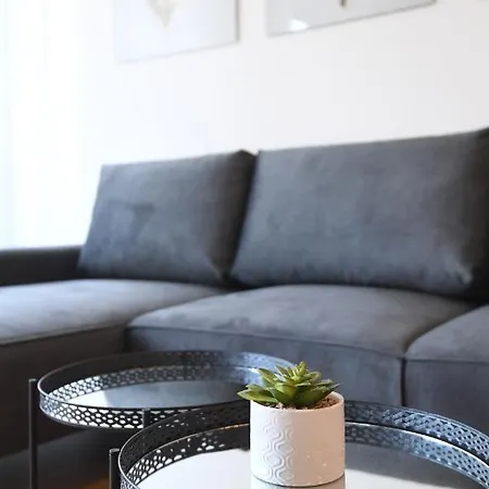 Garden Leoma With Free Parking! Apartament *