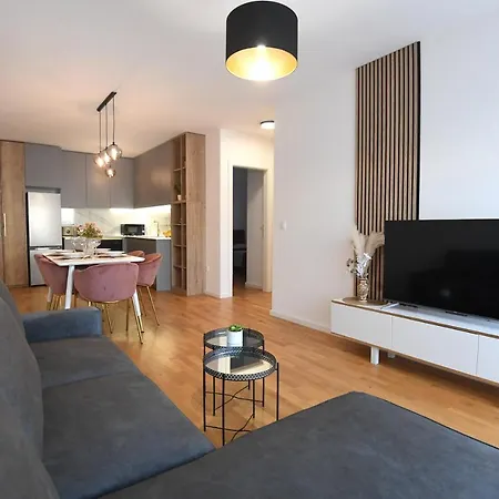Garden Leoma With Free Parking! Apartman Zára
