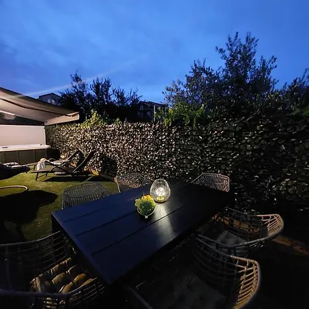 Garden Leoma With Free Parking!