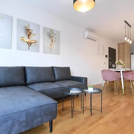 Garden Leoma With Free Parking! *