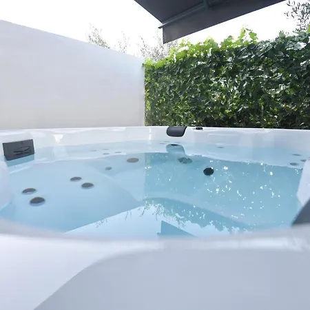 Garden Leoma With Free Parking!