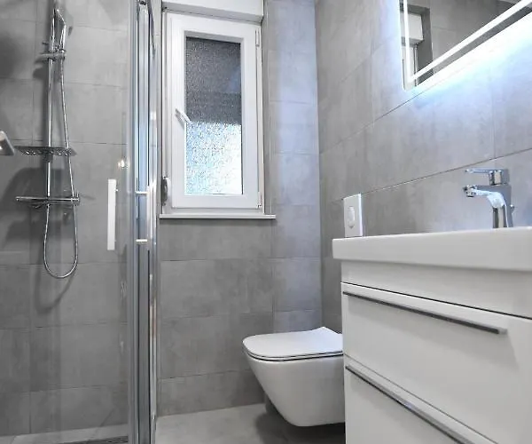 Garden Leoma With Free Parking! Apartment Zadar