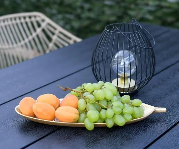 Garden Leoma With Free Parking! Apartment