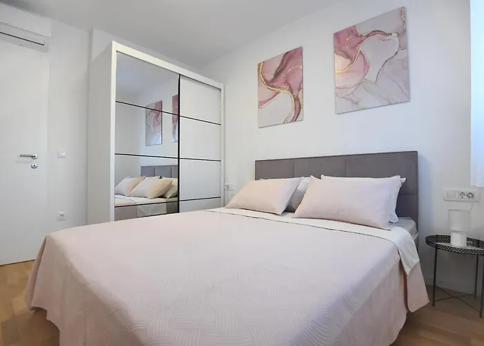 Garden Leoma With Free Parking! *