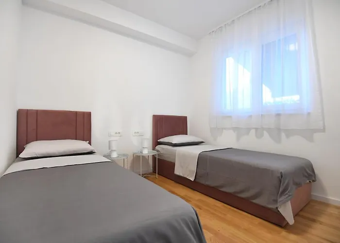 Garden Leoma With Free Parking!