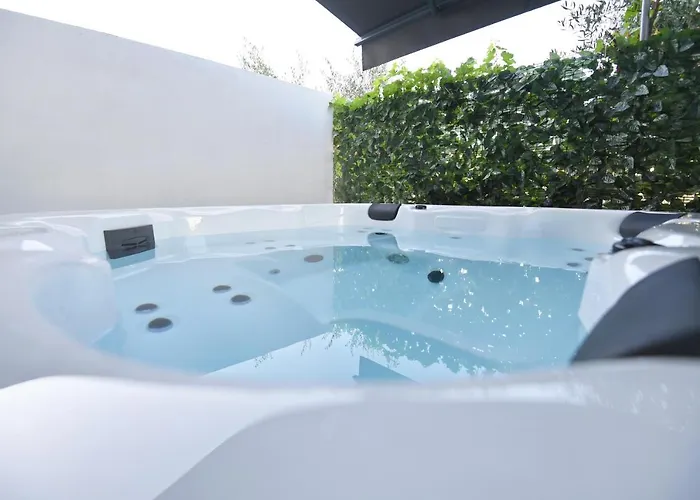 Garden Leoma With Free Parking!